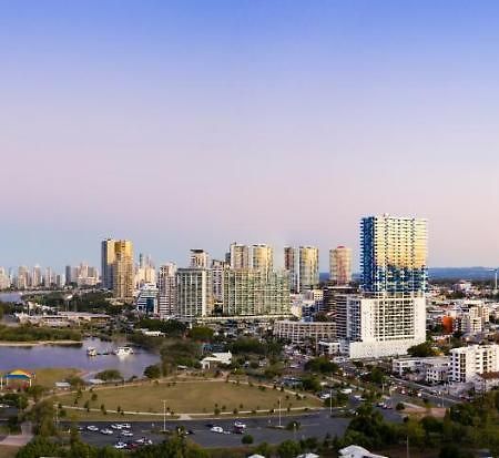 Sky Broadwater Apartments Southport Екстериор снимка